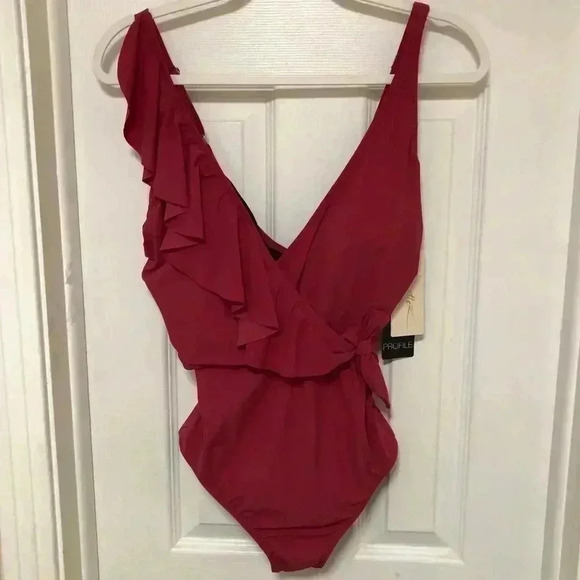 ♥️Gottex Swimwear NWT
Tutti Frutti Ruffle One-Piece Swimsuit size 12 ♥️ - Picture 1 of 9
